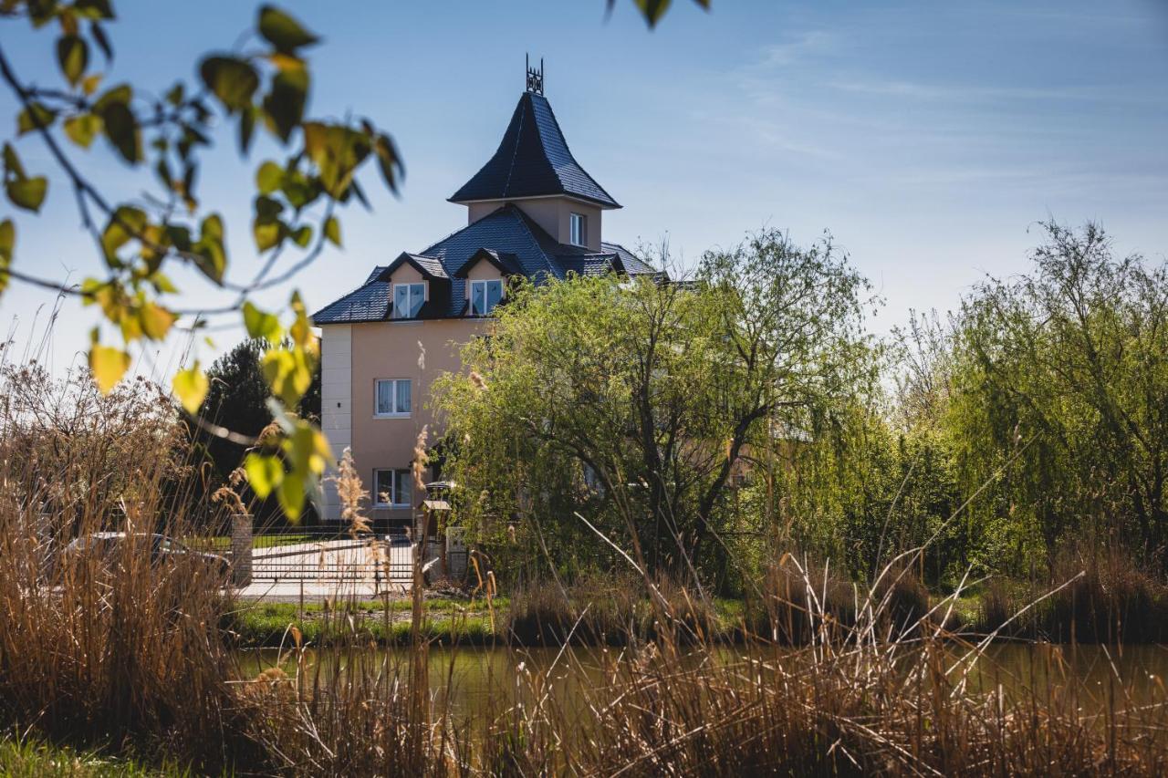 Navigator Hotell Palić Exteriör bild