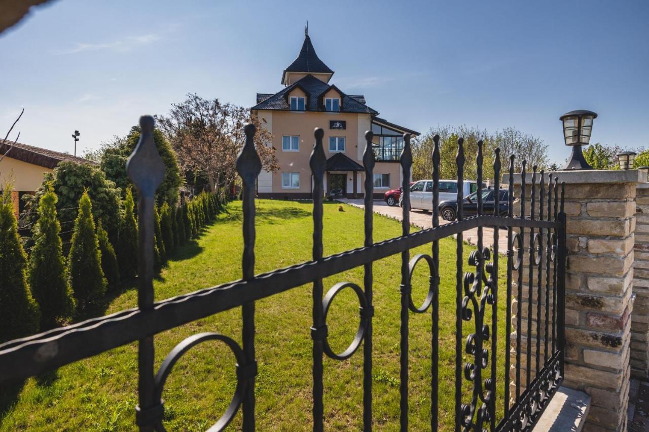 Navigator Hotell Palić Exteriör bild