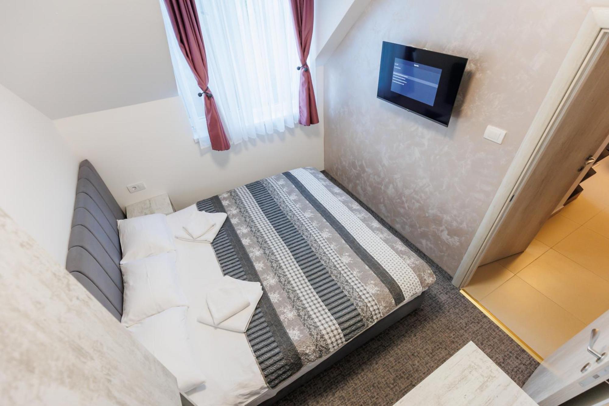 Navigator Hotell Palić Exteriör bild