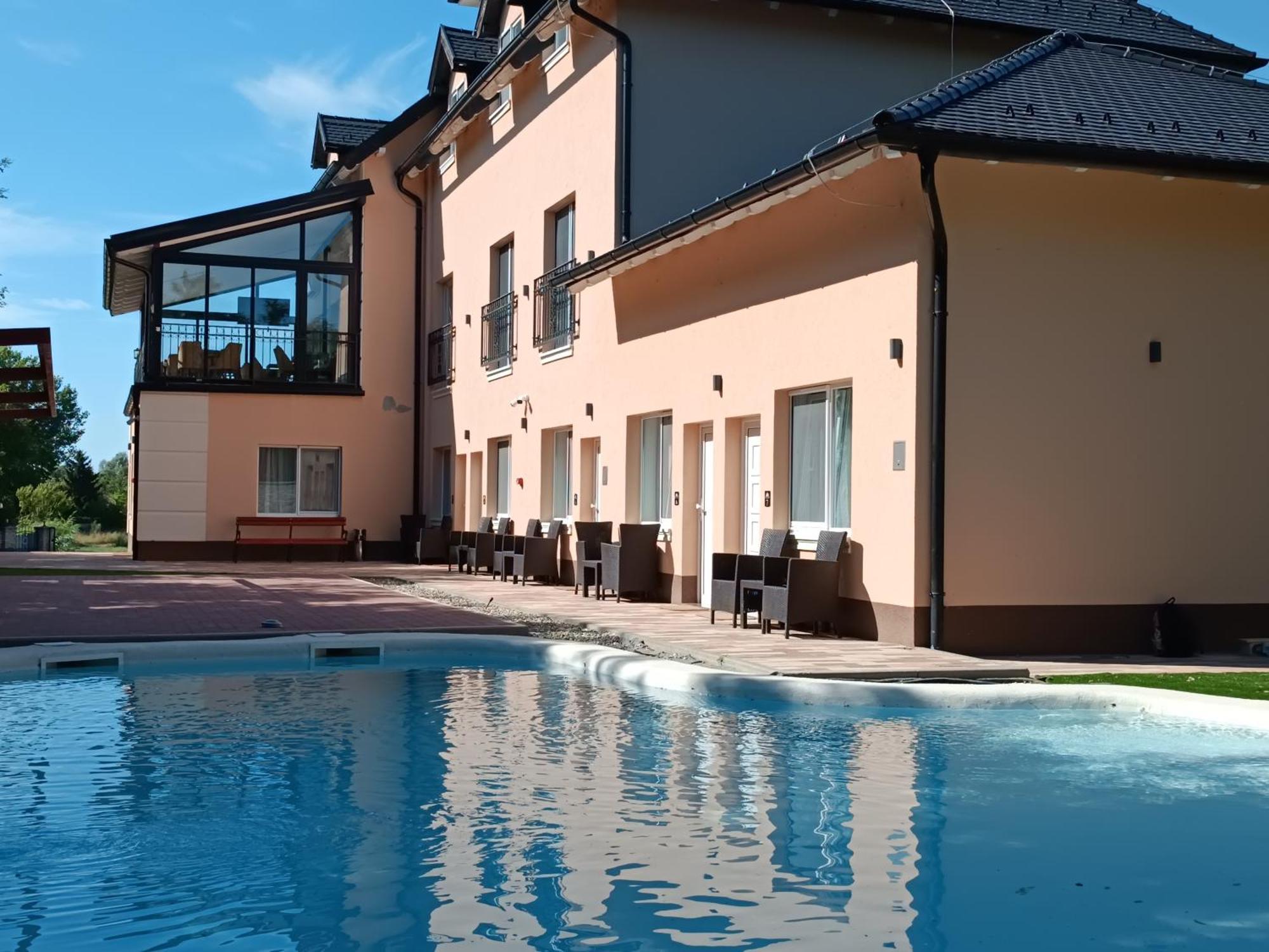 Navigator Hotell Palić Exteriör bild